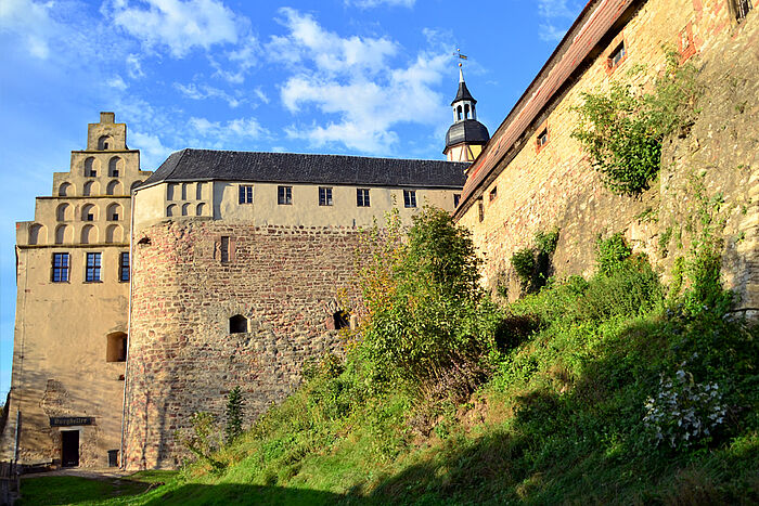 Die bis zu 3,50 Meter starken Wehrmauern der Kernburg, Fotos: Archiv Stadt Allstedt