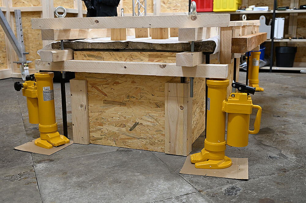 Hebung der Deckplatte