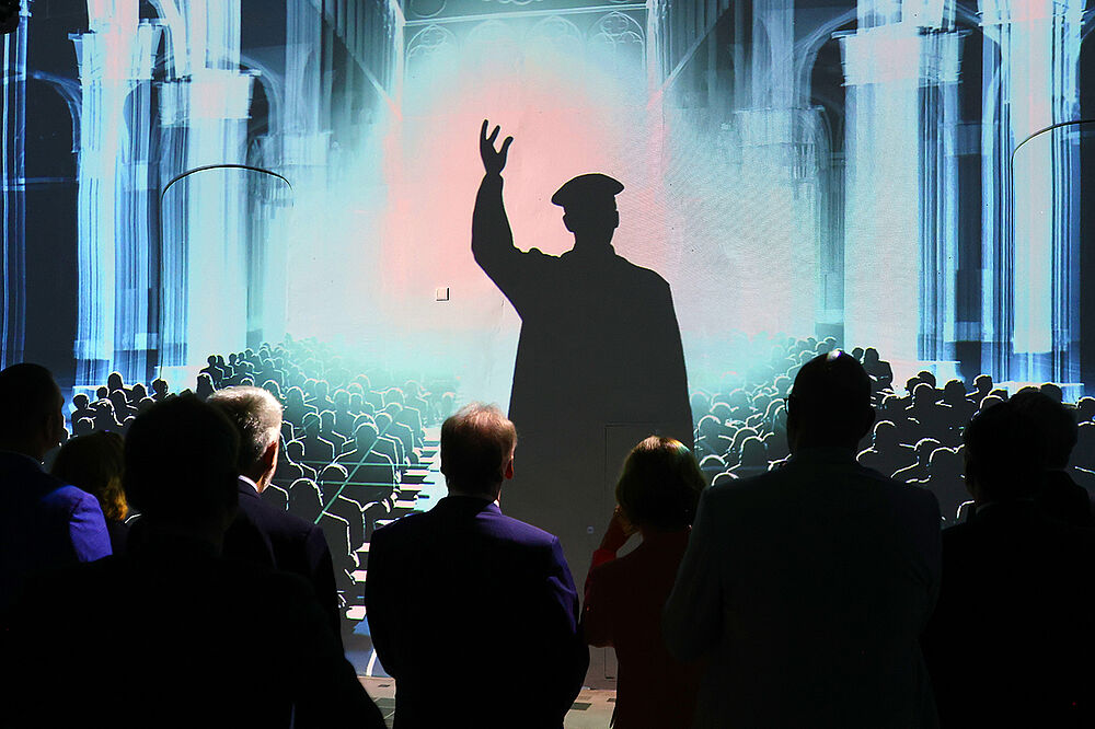 Am historischen Ort der "Fürstenpredigt" in der Hofstube ist die immersive Inszenierung zu der Biografie Thomas Müntzers zu sehen.