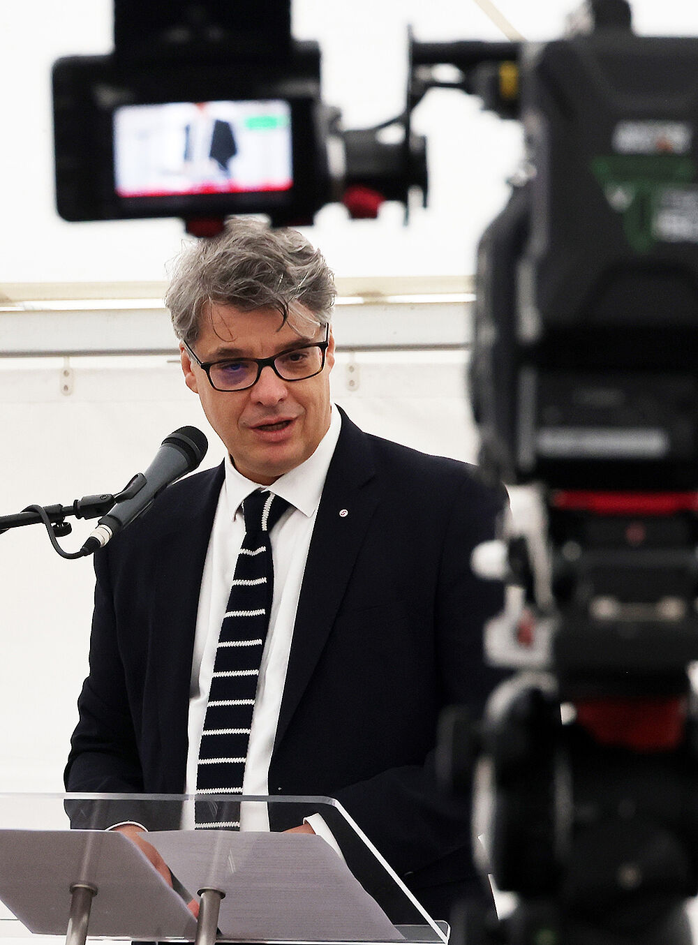 Dr. Christian Philipsen, Generaldirektor der Kulturstiftung Sachsen-Anhalt, begrüßt alle Anwesenden und dankt den Beteiligten.