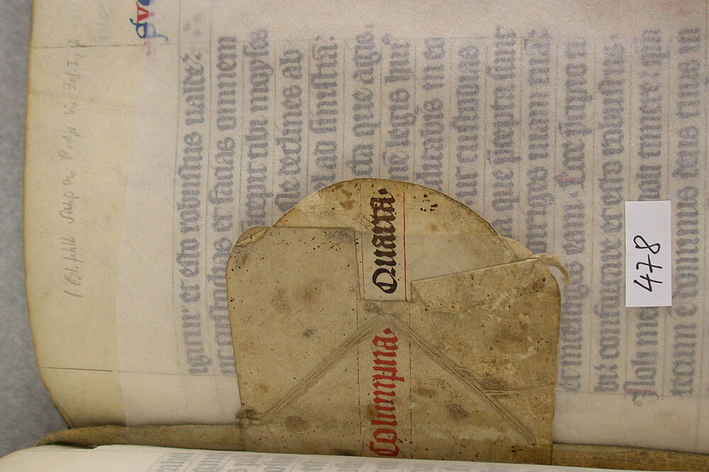 Innenliegendes Lesezeichen in einer Handschrift aus dem Halberstädter Domschatz, Foto: Cornelia Hanke, © Kulturstiftung Sachsen-Anhalt Innenliegendes Lesezeichen in einer Handschrift aus dem Halberstädter Domschatz