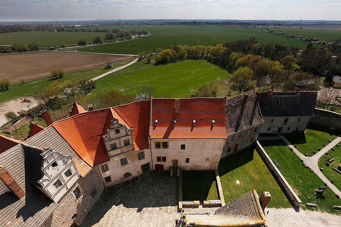 Schloss Plötzkau, Blick vom Bergfried, Foto: Christoph Jann, © Kulturstiftung Sachsen-Anhalt Schloss Plötzkau, Blick vom Bergfried