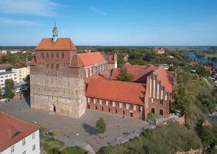 Dom und Klausur von Südwesten (Foto: B. Kober/Punctum)