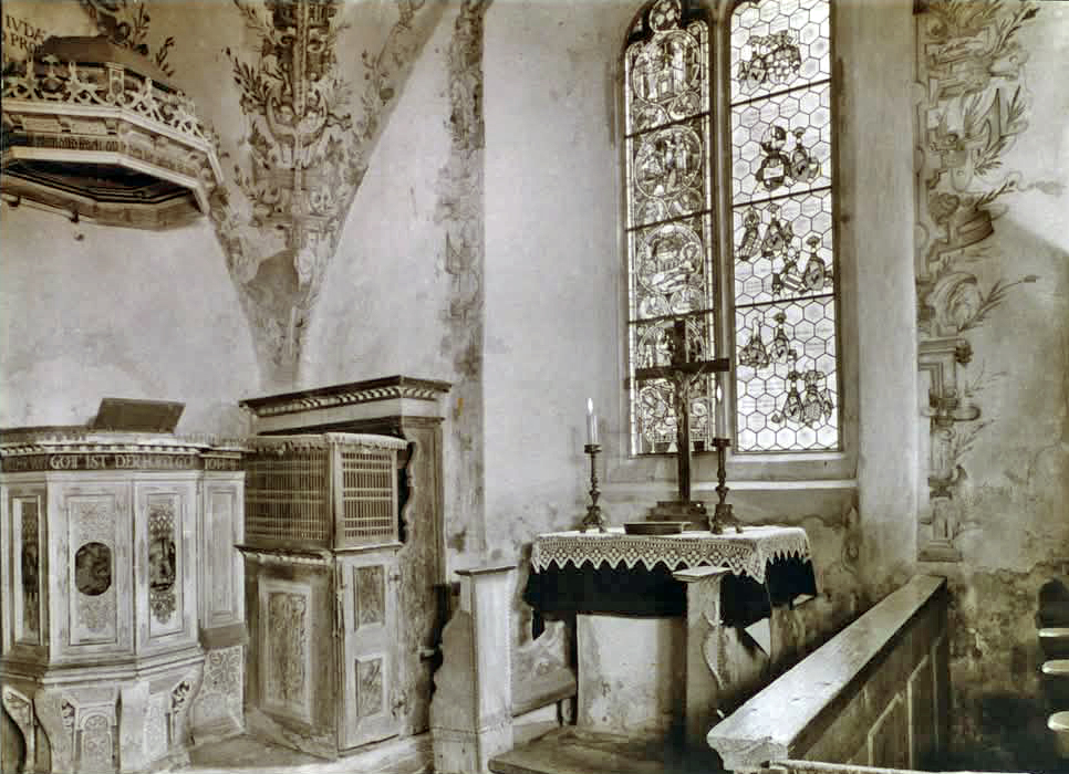 Das Foto aus dem Jahr 1936 zeigt das Kapellenfenster noch mit der vollständigen rechten Seite (südliche Bahn).